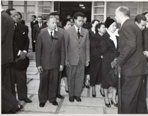 De gauche à droite, Son excellence Au Chheng, Ambassadeur du Cambodge en Grande-Bretagne, SAR le Prince Norodom Norindeth, le Prince Sisowath Pongmoni, SAR la Princesse Norodom Wathanary, SAR la Princesse Norodom Ping Peang Yukanthor, SAR le Prince Sisowath Essaro 